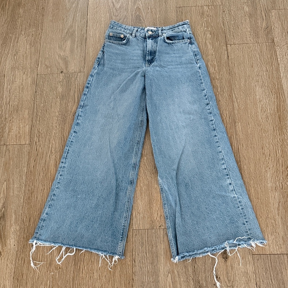ZARA / Wide-Leg Frayed Hem Blue Jeans
